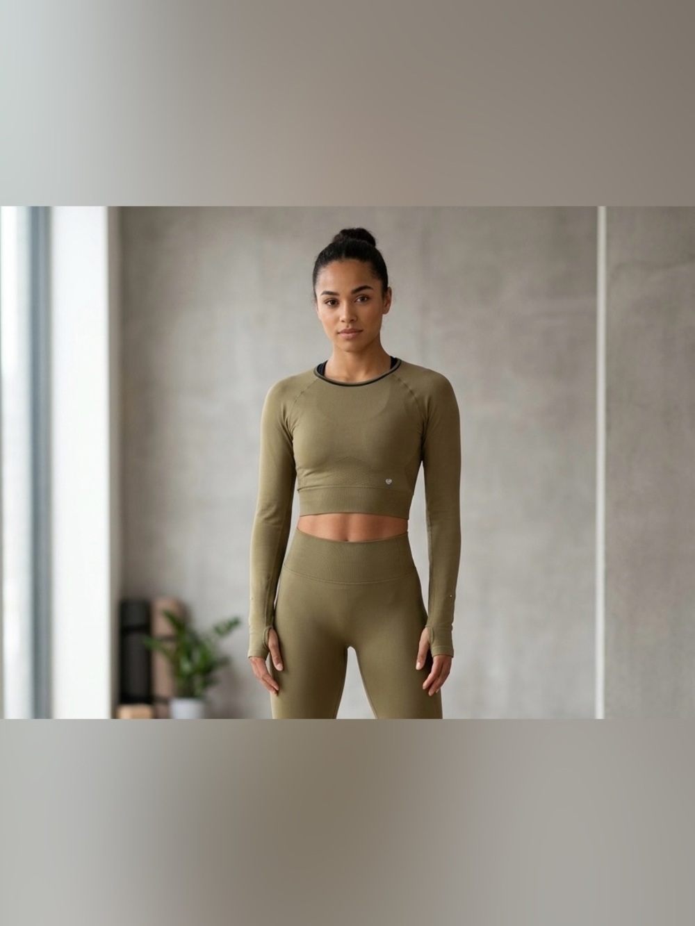 🌟 Aura Athletica Seamless Long Sleeve Crop Top - Size S/M